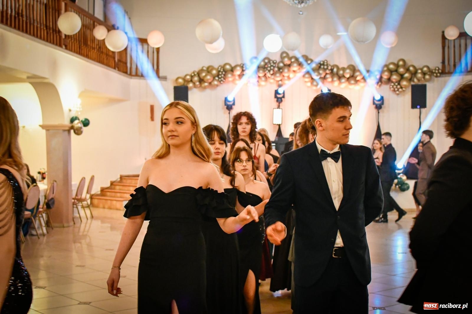 Zdjęcie w galerii na portalu naszraciborz.pl: Wielki bal studniówkowy ZSO nr 1 - I LO i Liceum Sztuk Plastycznych [FOTO i WIDEO] wiadomości z regionu