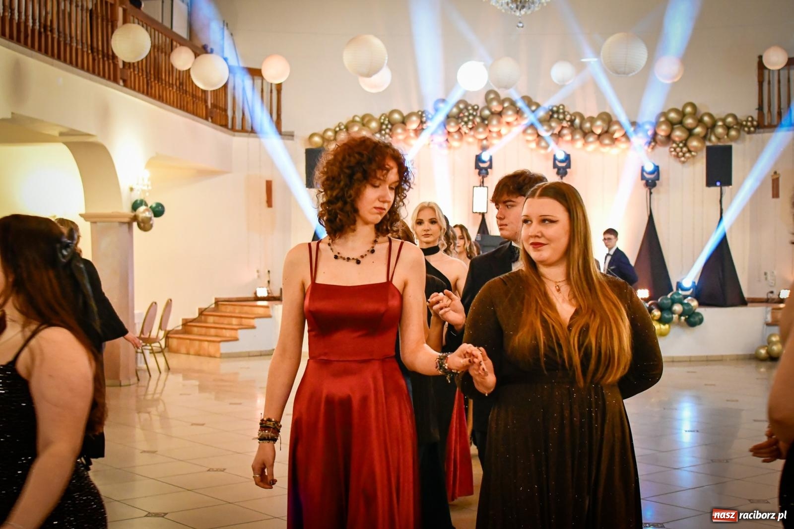 Zdjęcie w galerii na portalu naszraciborz.pl: Wielki bal studniówkowy ZSO nr 1 - I LO i Liceum Sztuk Plastycznych [FOTO i WIDEO] wiadomości z regionu