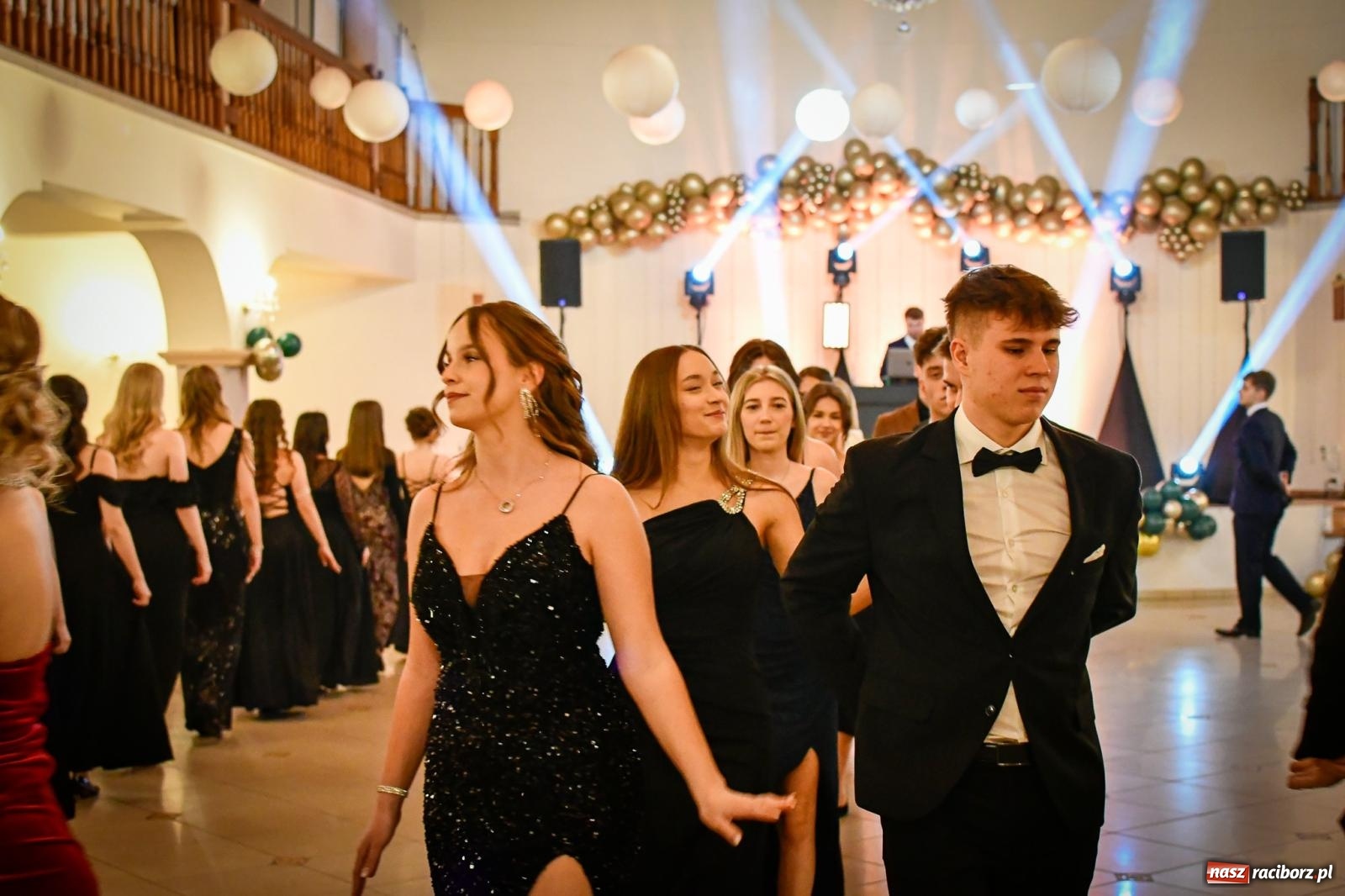Zdjęcie w galerii na portalu naszraciborz.pl: Wielki bal studniówkowy ZSO nr 1 - I LO i Liceum Sztuk Plastycznych [FOTO i WIDEO] wiadomości z regionu