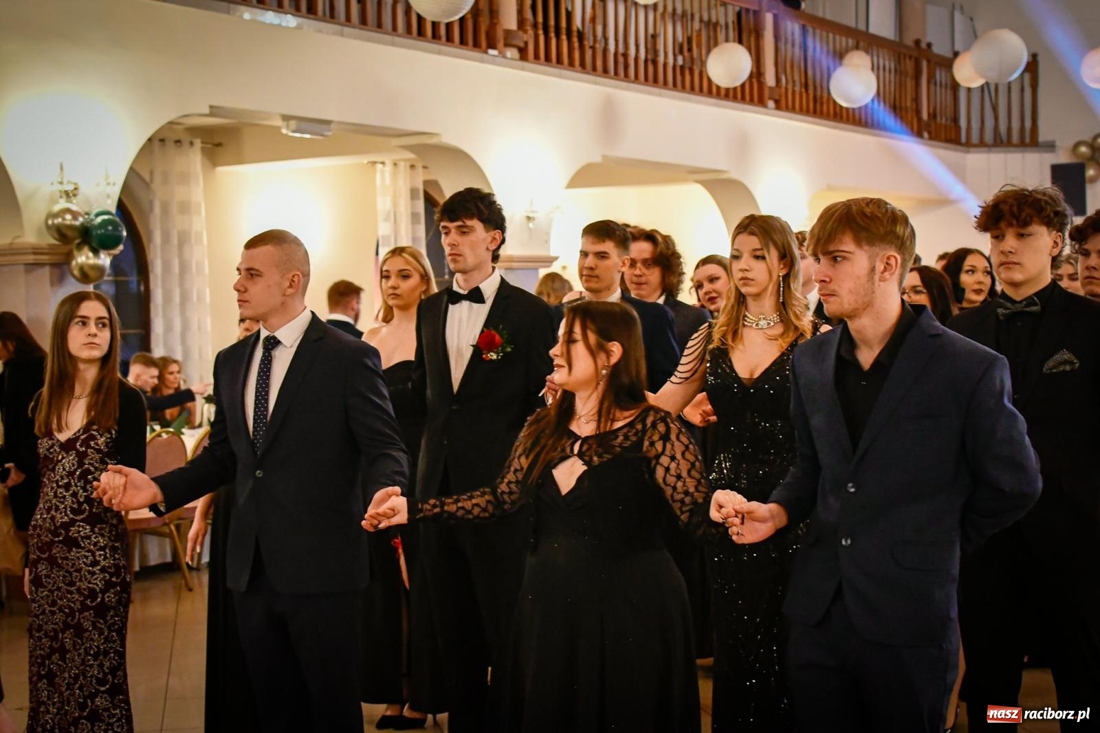 Zdjęcie w galerii na portalu naszraciborz.pl: Wielki bal studniówkowy ZSO nr 1 - I LO i Liceum Sztuk Plastycznych [FOTO i WIDEO] wiadomości z regionu