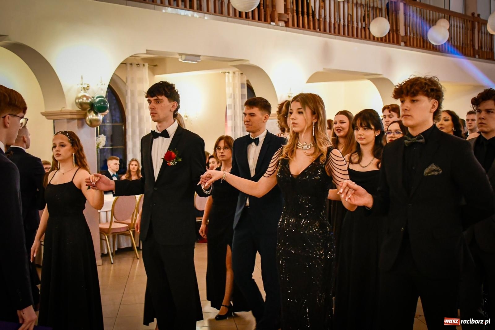 Zdjęcie w galerii na portalu naszraciborz.pl: Wielki bal studniówkowy ZSO nr 1 - I LO i Liceum Sztuk Plastycznych [FOTO i WIDEO] wiadomości z regionu