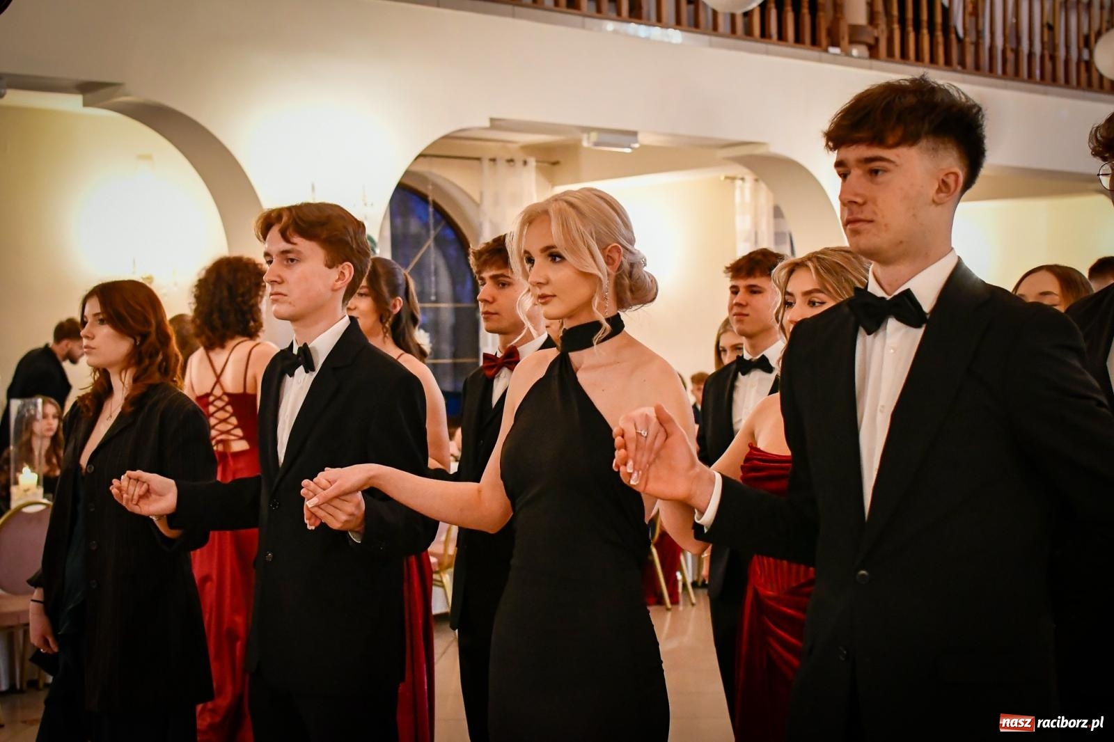 Zdjęcie w galerii na portalu naszraciborz.pl: Wielki bal studniówkowy ZSO nr 1 - I LO i Liceum Sztuk Plastycznych [FOTO i WIDEO] wiadomości z regionu