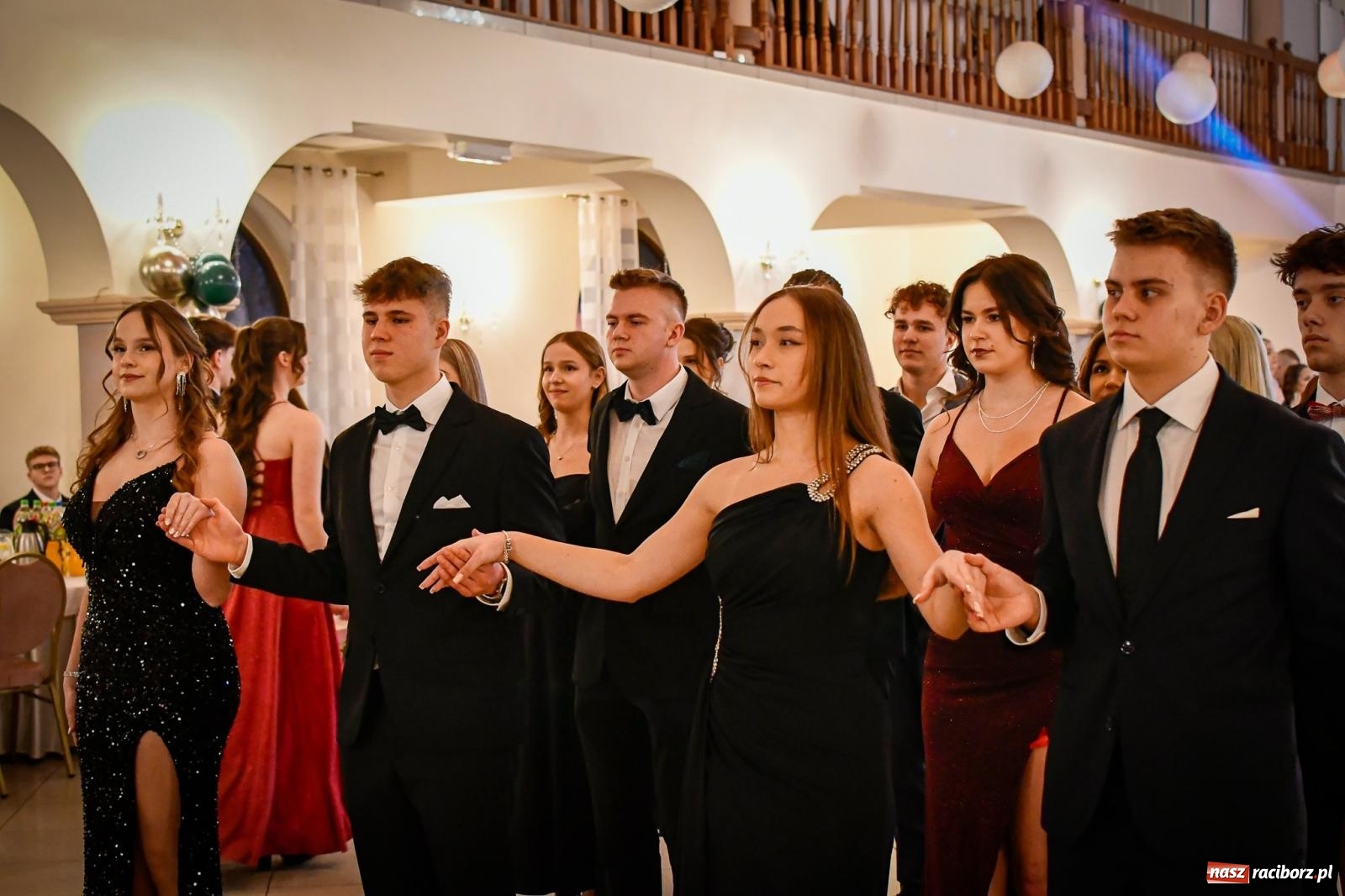 Zdjęcie w galerii na portalu naszraciborz.pl: Wielki bal studniówkowy ZSO nr 1 - I LO i Liceum Sztuk Plastycznych [FOTO i WIDEO] wiadomości z regionu