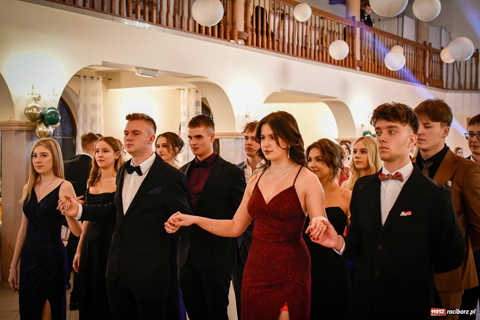 Zdjęcie w galerii na portalu naszraciborz.pl: Wielki bal studniówkowy ZSO nr 1 - I LO i Liceum Sztuk Plastycznych [FOTO i WIDEO] wiadomości z regionu