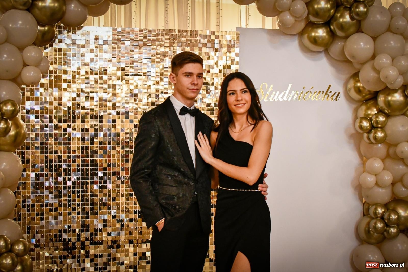 Zdjęcie w galerii na portalu naszraciborz.pl: Wielki bal studniówkowy ZSO nr 1 - I LO i Liceum Sztuk Plastycznych [FOTO i WIDEO] wiadomości z regionu