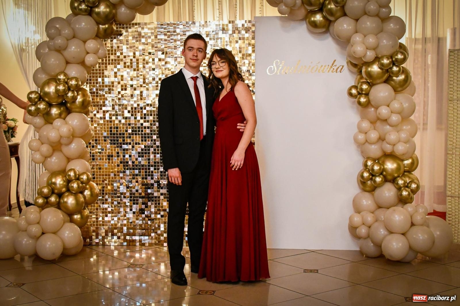 Zdjęcie w galerii na portalu naszraciborz.pl: Wielki bal studniówkowy ZSO nr 1 - I LO i Liceum Sztuk Plastycznych [FOTO i WIDEO] wiadomości z regionu