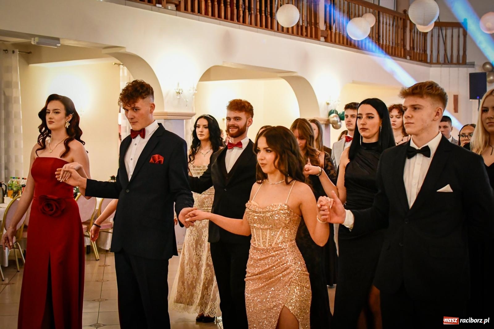 Zdjęcie w galerii na portalu naszraciborz.pl: Wielki bal studniówkowy ZSO nr 1 - I LO i Liceum Sztuk Plastycznych [FOTO i WIDEO] wiadomości z regionu