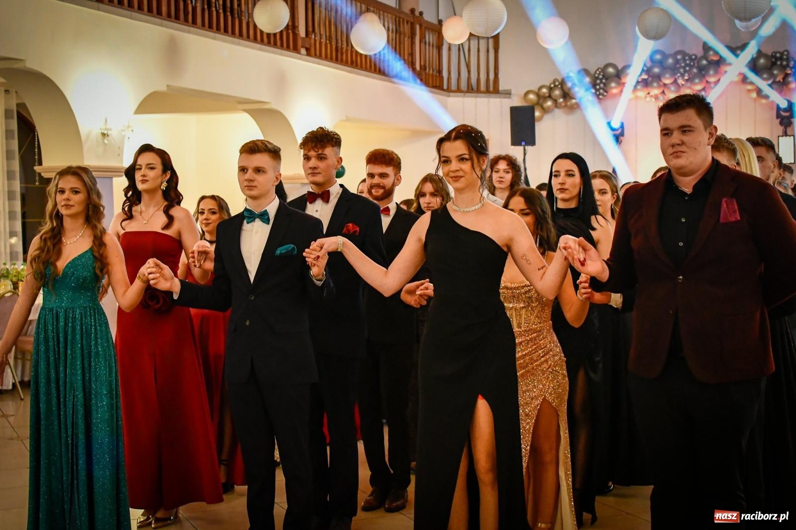 Zdjęcie w galerii na portalu naszraciborz.pl: Wielki bal studniówkowy ZSO nr 1 - I LO i Liceum Sztuk Plastycznych [FOTO i WIDEO] wiadomości z regionu