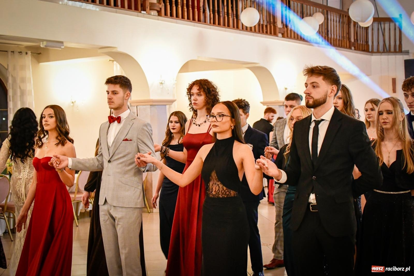 Zdjęcie w galerii na portalu naszraciborz.pl: Wielki bal studniówkowy ZSO nr 1 - I LO i Liceum Sztuk Plastycznych [FOTO i WIDEO] wiadomości z regionu