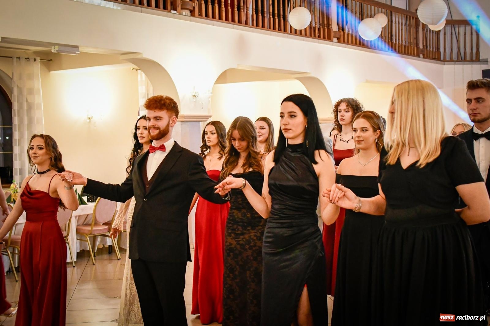 Zdjęcie w galerii na portalu naszraciborz.pl: Wielki bal studniówkowy ZSO nr 1 - I LO i Liceum Sztuk Plastycznych [FOTO i WIDEO] wiadomości z regionu