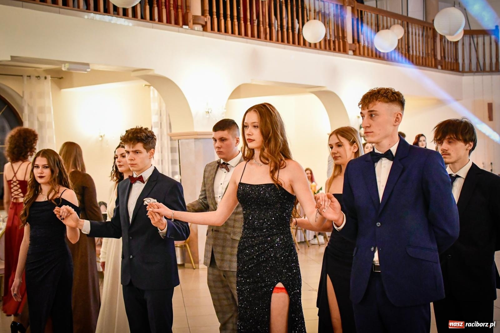 Zdjęcie w galerii na portalu naszraciborz.pl: Wielki bal studniówkowy ZSO nr 1 - I LO i Liceum Sztuk Plastycznych [FOTO i WIDEO] wiadomości z regionu