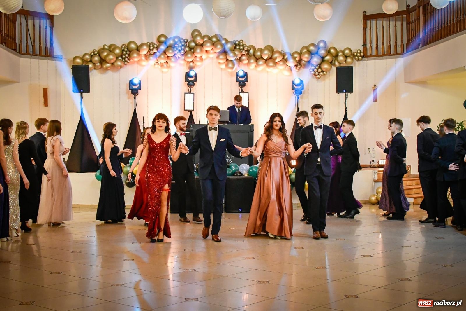 Zdjęcie w galerii na portalu naszraciborz.pl: Wielki bal studniówkowy ZSO nr 1 - I LO i Liceum Sztuk Plastycznych [FOTO i WIDEO] wiadomości z regionu