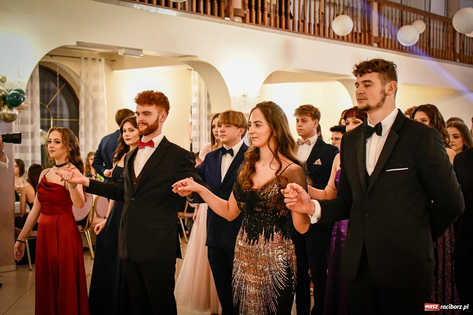 Zdjęcie w galerii na portalu naszraciborz.pl: Wielki bal studniówkowy ZSO nr 1 - I LO i Liceum Sztuk Plastycznych [FOTO i WIDEO] wiadomości z regionu