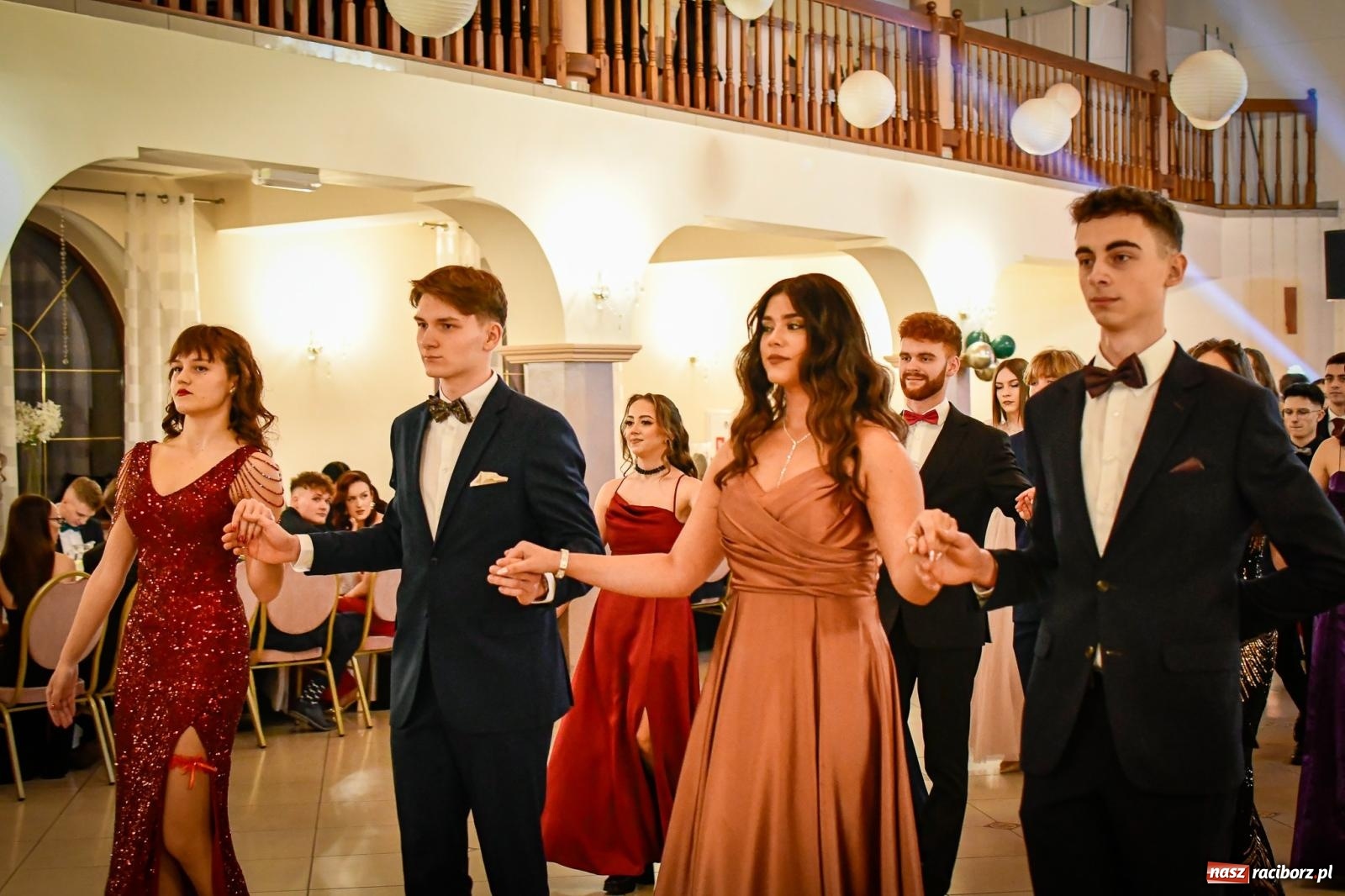 Zdjęcie w galerii na portalu naszraciborz.pl: Wielki bal studniówkowy ZSO nr 1 - I LO i Liceum Sztuk Plastycznych [FOTO i WIDEO] wiadomości z regionu