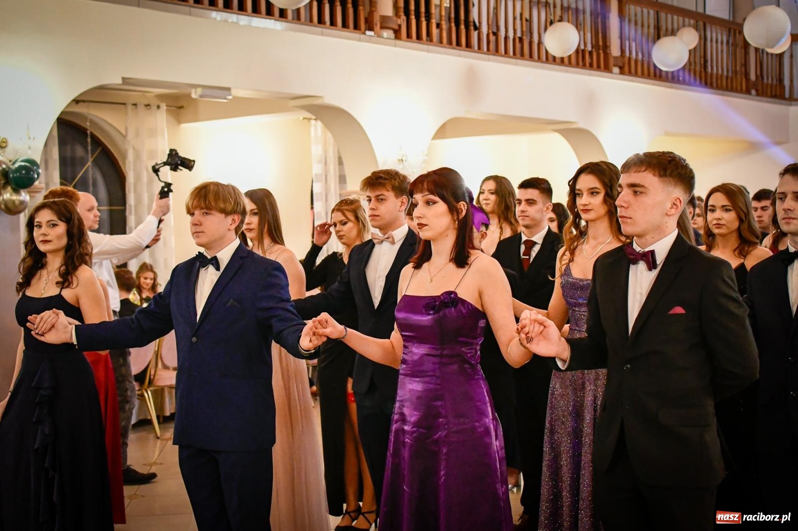 Zdjęcie w galerii na portalu naszraciborz.pl: Wielki bal studniówkowy ZSO nr 1 - I LO i Liceum Sztuk Plastycznych [FOTO i WIDEO] wiadomości z regionu