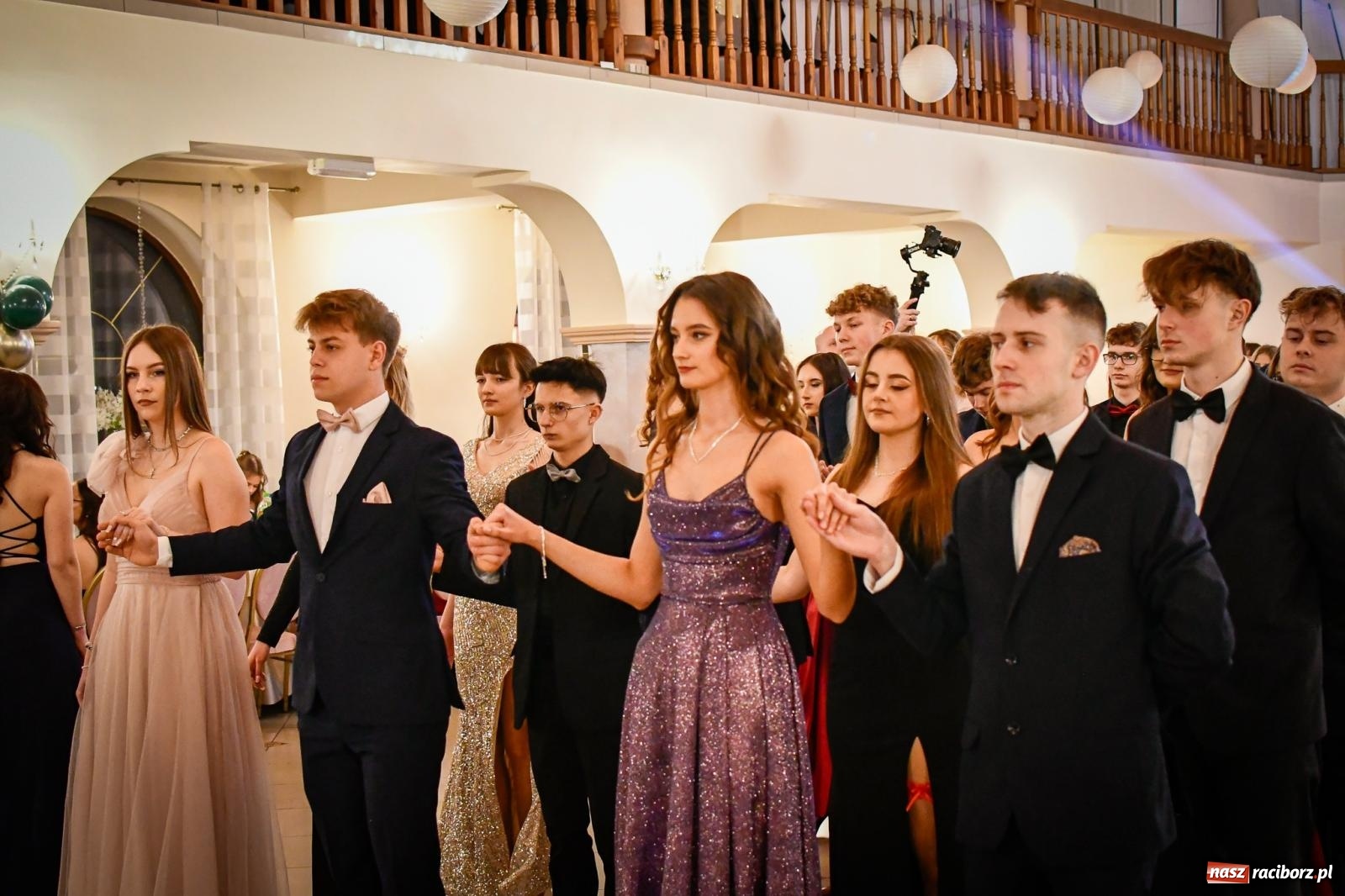 Zdjęcie w galerii na portalu naszraciborz.pl: Wielki bal studniówkowy ZSO nr 1 - I LO i Liceum Sztuk Plastycznych [FOTO i WIDEO] wiadomości z regionu