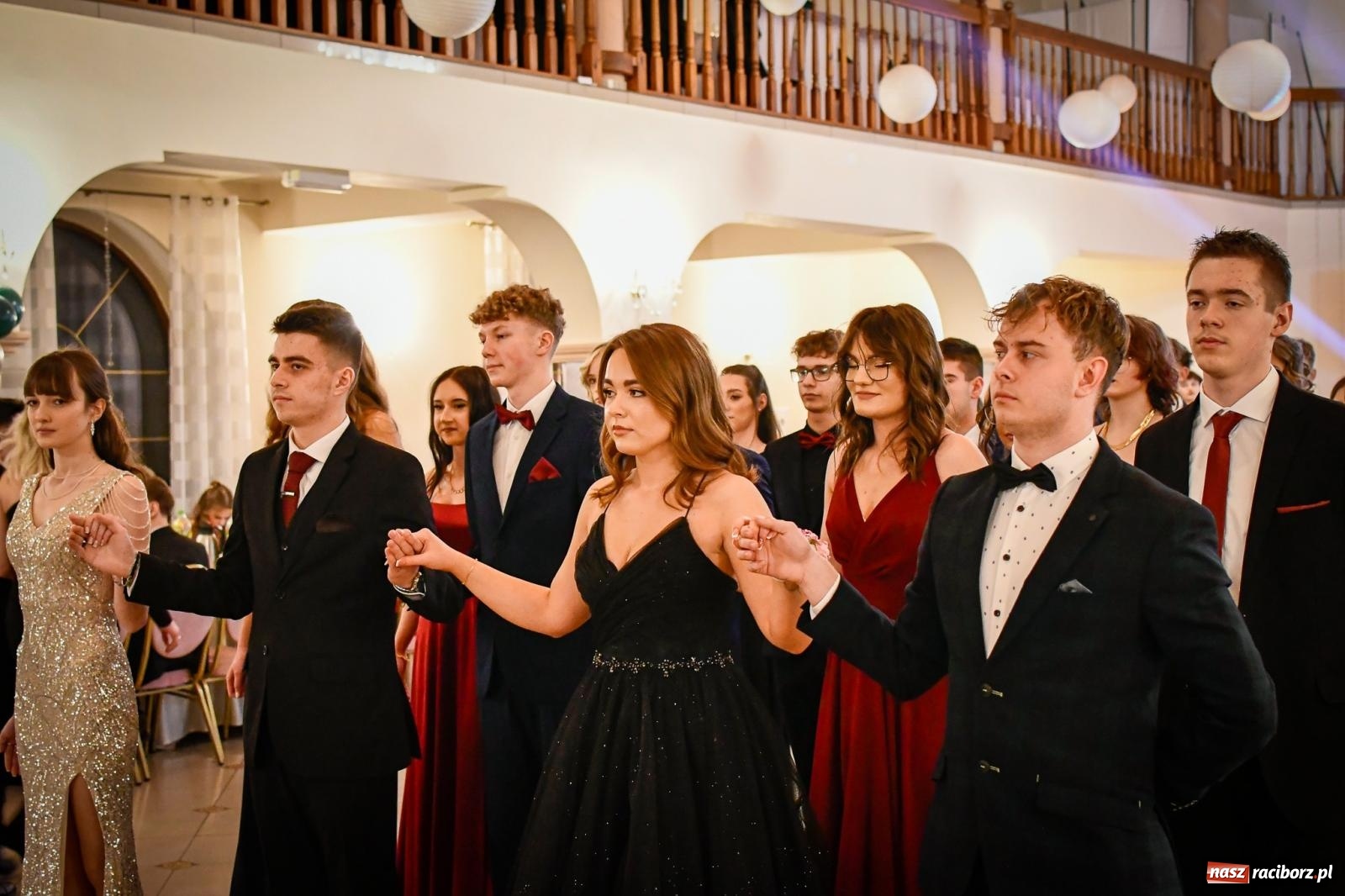 Zdjęcie w galerii na portalu naszraciborz.pl: Wielki bal studniówkowy ZSO nr 1 - I LO i Liceum Sztuk Plastycznych [FOTO i WIDEO] wiadomości z regionu