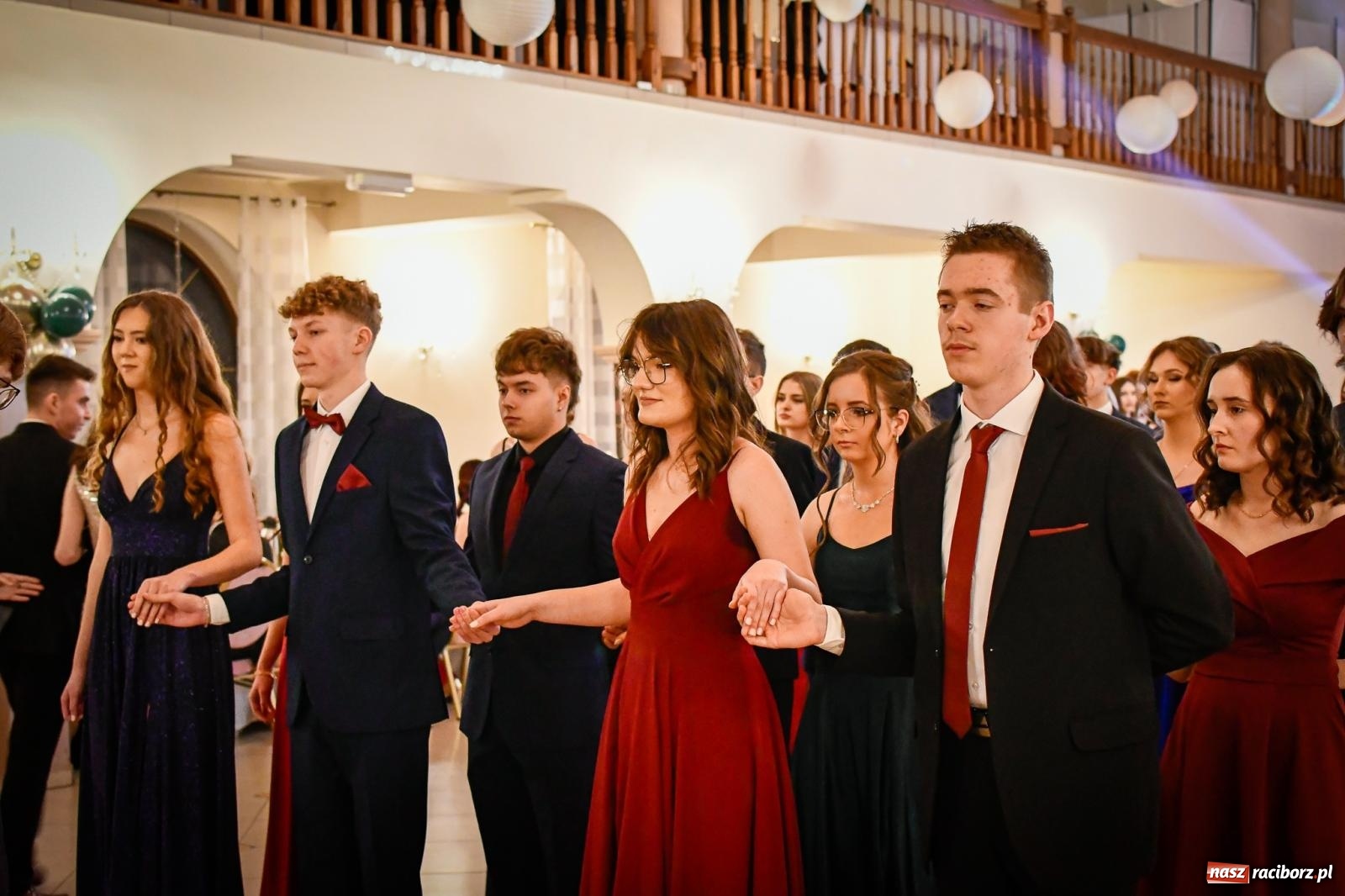 Zdjęcie w galerii na portalu naszraciborz.pl: Wielki bal studniówkowy ZSO nr 1 - I LO i Liceum Sztuk Plastycznych [FOTO i WIDEO] wiadomości z regionu