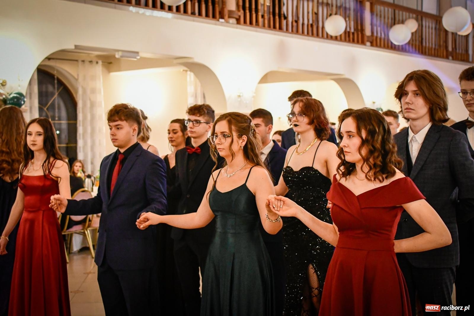 Zdjęcie w galerii na portalu naszraciborz.pl: Wielki bal studniówkowy ZSO nr 1 - I LO i Liceum Sztuk Plastycznych [FOTO i WIDEO] wiadomości z regionu