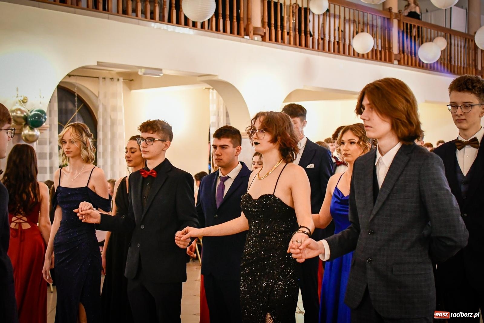 Zdjęcie w galerii na portalu naszraciborz.pl: Wielki bal studniówkowy ZSO nr 1 - I LO i Liceum Sztuk Plastycznych [FOTO i WIDEO] wiadomości z regionu