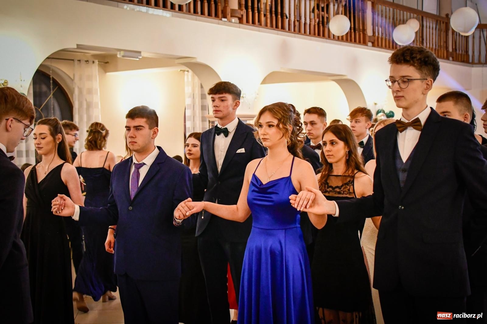 Zdjęcie w galerii na portalu naszraciborz.pl: Wielki bal studniówkowy ZSO nr 1 - I LO i Liceum Sztuk Plastycznych [FOTO i WIDEO] wiadomości z regionu