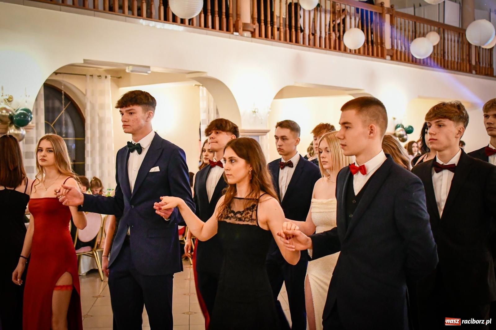 Zdjęcie w galerii na portalu naszraciborz.pl: Wielki bal studniówkowy ZSO nr 1 - I LO i Liceum Sztuk Plastycznych [FOTO i WIDEO] wiadomości z regionu