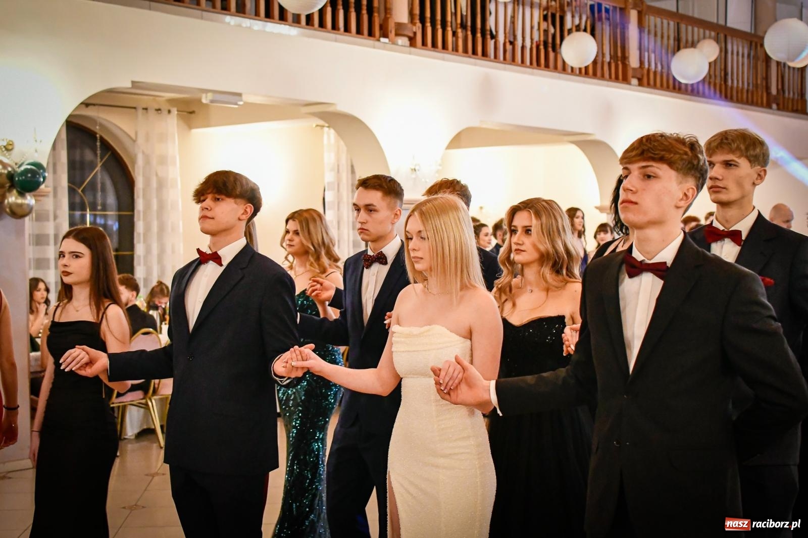 Zdjęcie w galerii na portalu naszraciborz.pl: Wielki bal studniówkowy ZSO nr 1 - I LO i Liceum Sztuk Plastycznych [FOTO i WIDEO] wiadomości z regionu