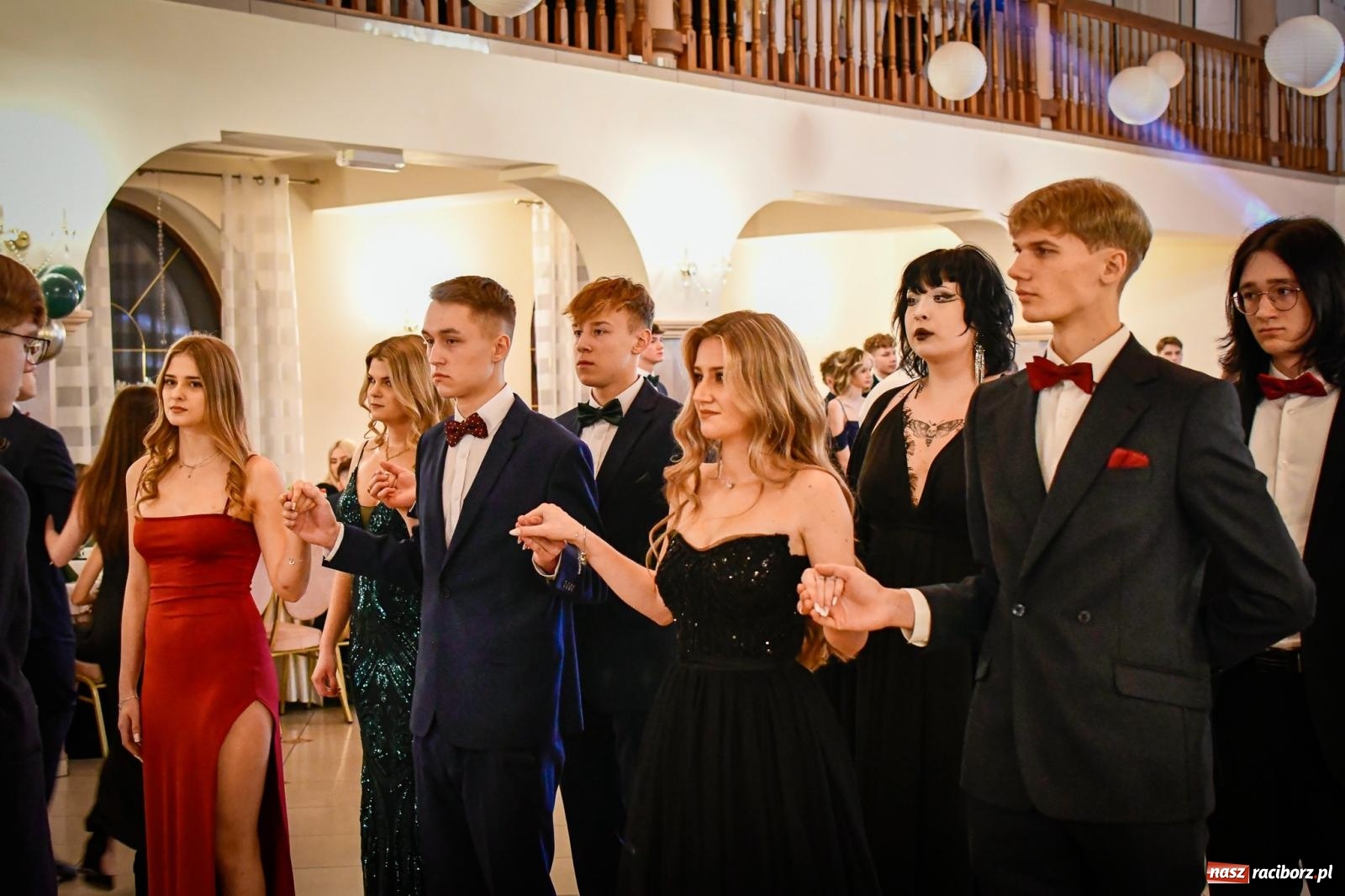 Zdjęcie w galerii na portalu naszraciborz.pl: Wielki bal studniówkowy ZSO nr 1 - I LO i Liceum Sztuk Plastycznych [FOTO i WIDEO] wiadomości z regionu
