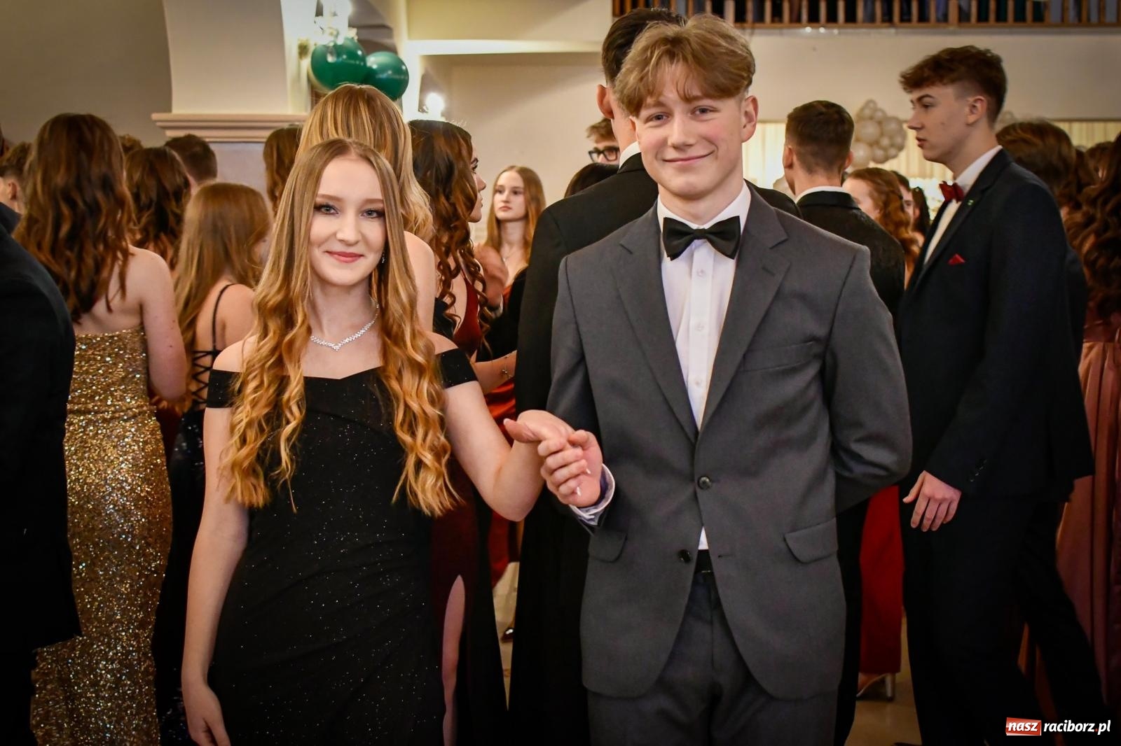 Zdjęcie w galerii na portalu naszraciborz.pl: Wielki bal studniówkowy ZSO nr 1 - I LO i Liceum Sztuk Plastycznych [FOTO i WIDEO] wiadomości z regionu