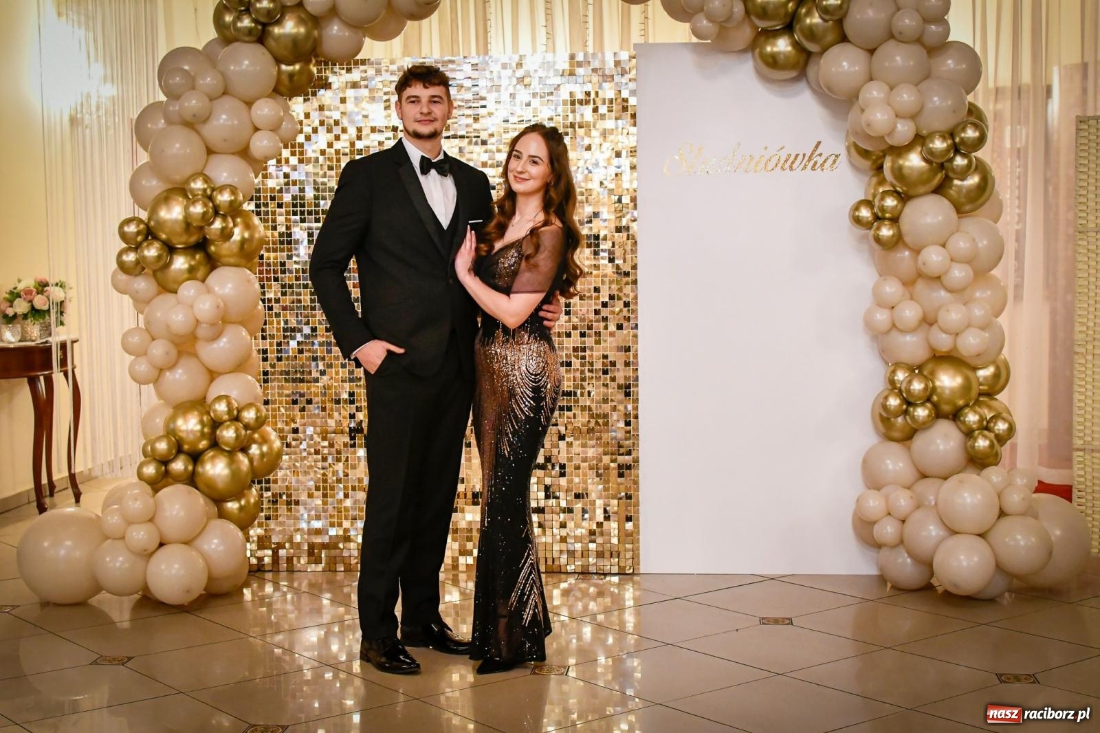 Zdjęcie w galerii na portalu naszraciborz.pl: Wielki bal studniówkowy ZSO nr 1 - I LO i Liceum Sztuk Plastycznych [FOTO i WIDEO] wiadomości z regionu