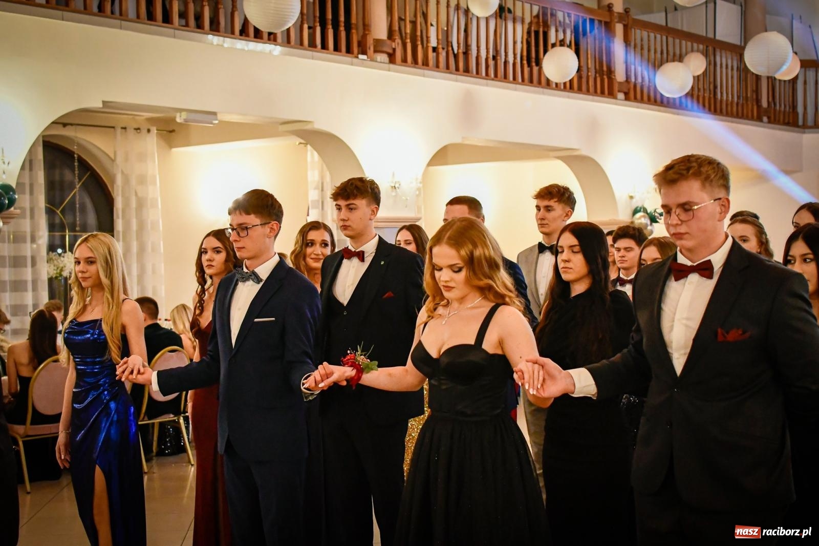 Zdjęcie w galerii na portalu naszraciborz.pl: Wielki bal studniówkowy ZSO nr 1 - I LO i Liceum Sztuk Plastycznych [FOTO i WIDEO] wiadomości z regionu