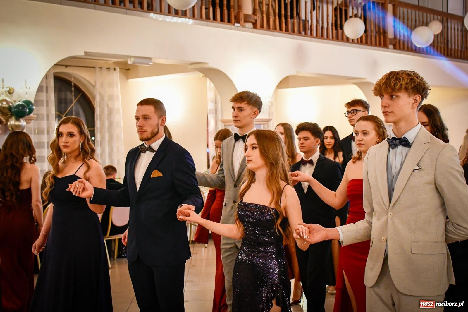 Zdjęcie w galerii na portalu naszraciborz.pl: Wielki bal studniówkowy ZSO nr 1 - I LO i Liceum Sztuk Plastycznych [FOTO i WIDEO] wiadomości z regionu