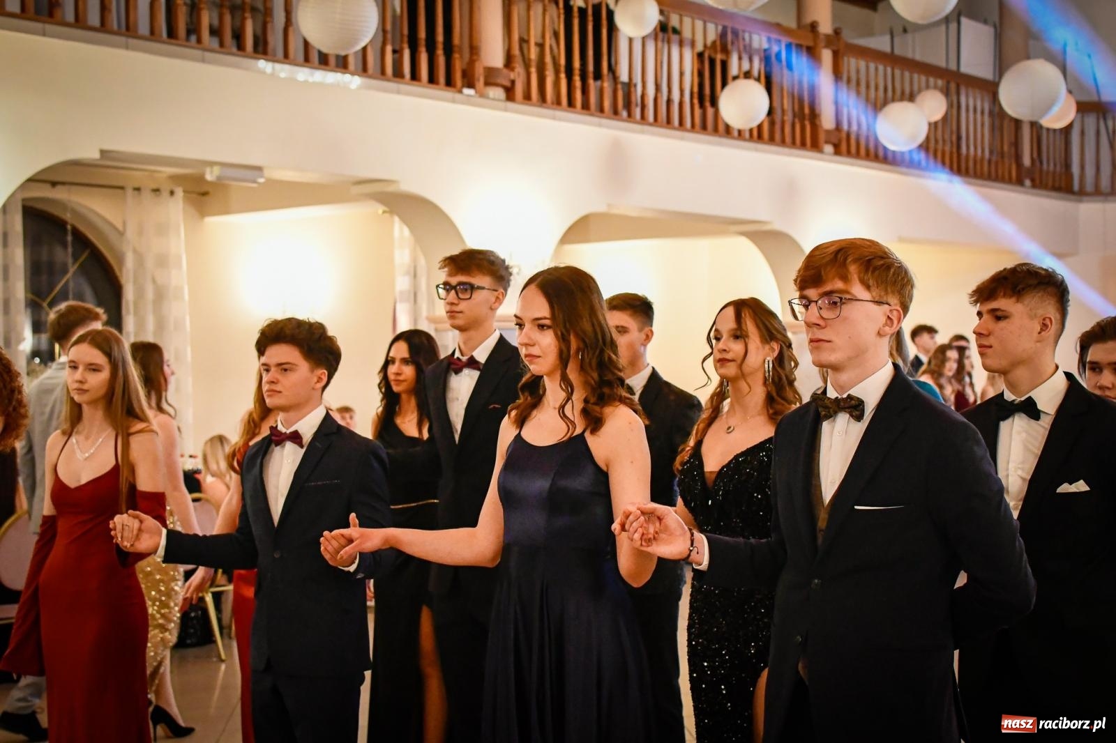 Zdjęcie w galerii na portalu naszraciborz.pl: Wielki bal studniówkowy ZSO nr 1 - I LO i Liceum Sztuk Plastycznych [FOTO i WIDEO] wiadomości z regionu
