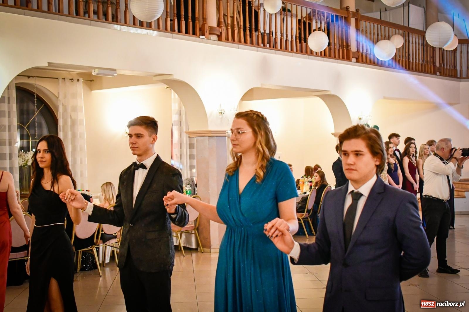 Zdjęcie w galerii na portalu naszraciborz.pl: Wielki bal studniówkowy ZSO nr 1 - I LO i Liceum Sztuk Plastycznych [FOTO i WIDEO] wiadomości z regionu