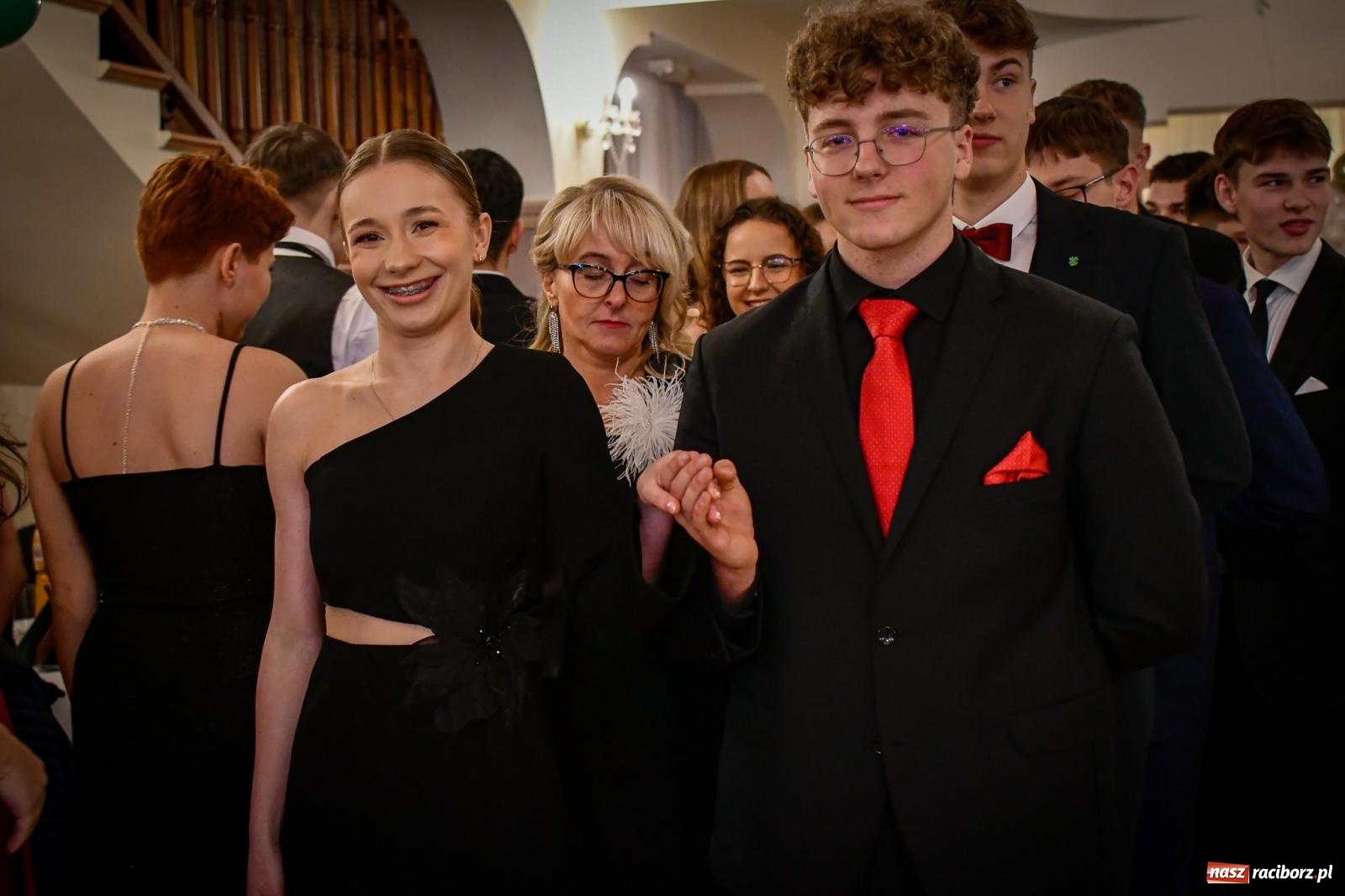 Zdjęcie w galerii na portalu naszraciborz.pl: Wielki bal studniówkowy ZSO nr 1 - I LO i Liceum Sztuk Plastycznych [FOTO i WIDEO] wiadomości z regionu