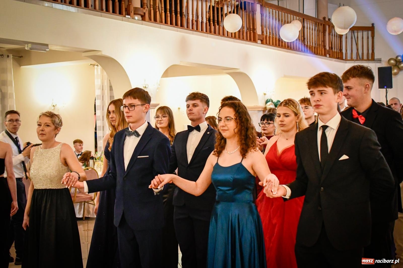 Zdjęcie w galerii na portalu naszraciborz.pl: Wielki bal studniówkowy ZSO nr 1 - I LO i Liceum Sztuk Plastycznych [FOTO i WIDEO] wiadomości z regionu