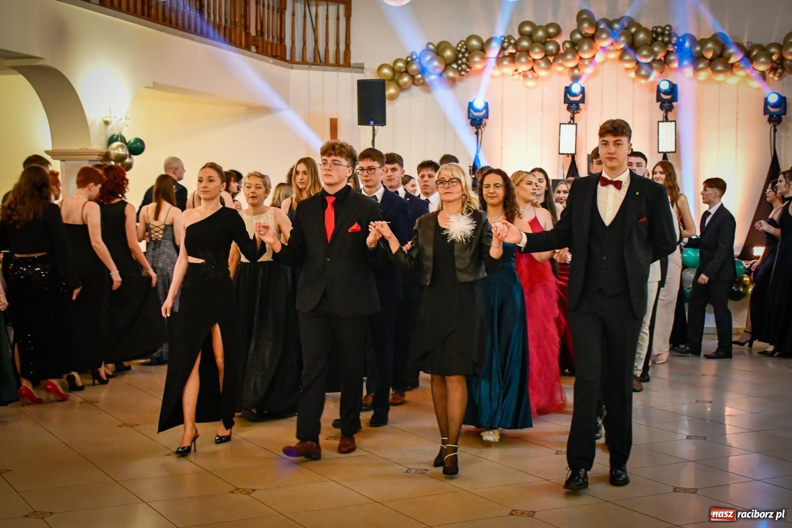 Zdjęcie w galerii na portalu naszraciborz.pl: Wielki bal studniówkowy ZSO nr 1 - I LO i Liceum Sztuk Plastycznych [FOTO i WIDEO] wiadomości z regionu