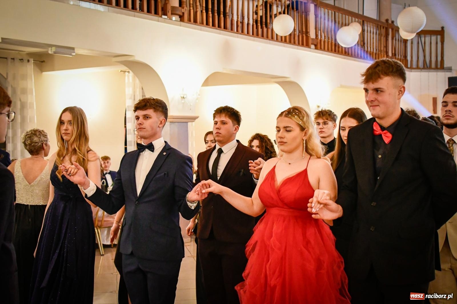 Zdjęcie w galerii na portalu naszraciborz.pl: Wielki bal studniówkowy ZSO nr 1 - I LO i Liceum Sztuk Plastycznych [FOTO i WIDEO] wiadomości z regionu