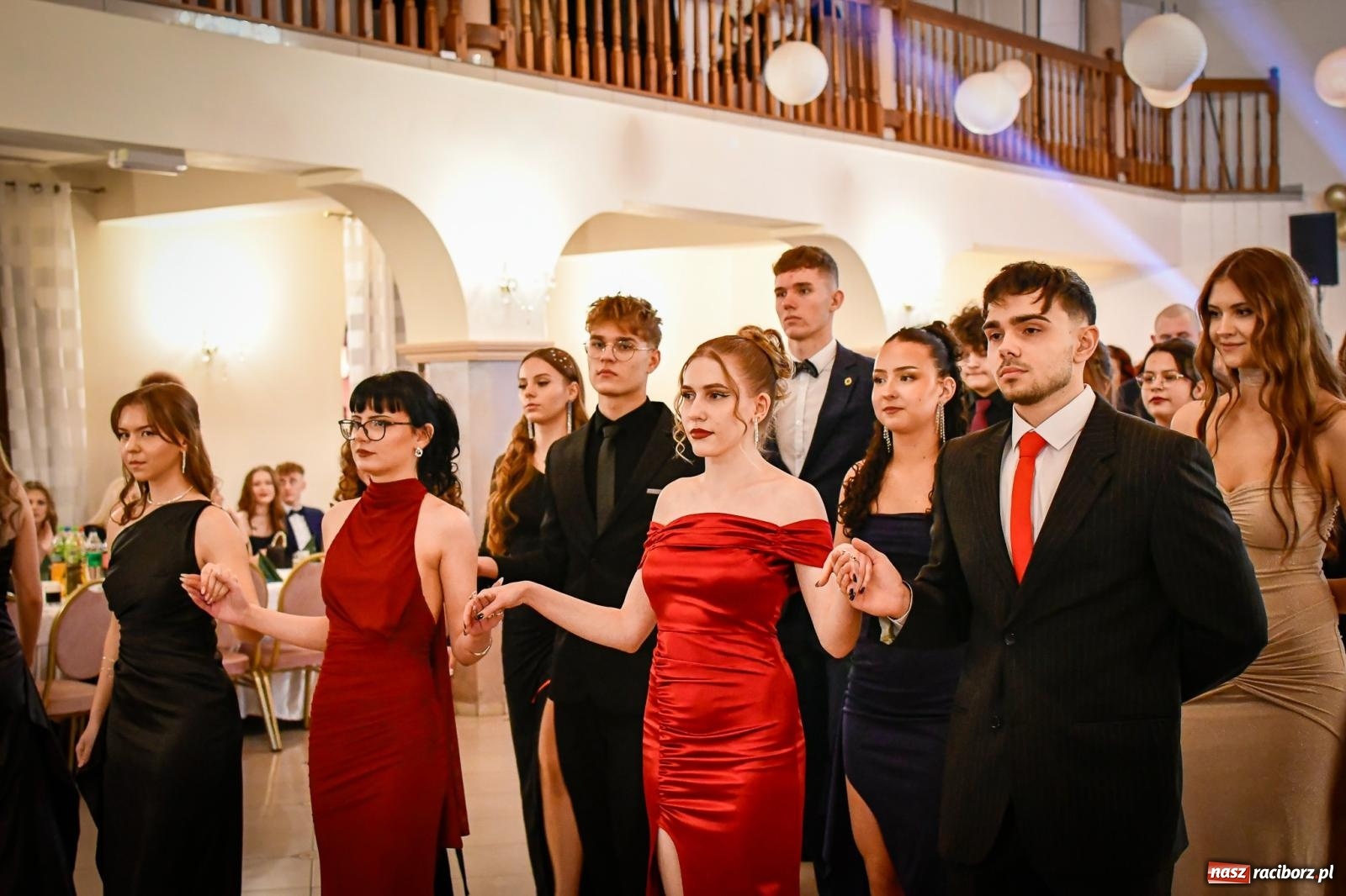 Zdjęcie w galerii na portalu naszraciborz.pl: Wielki bal studniówkowy ZSO nr 1 - I LO i Liceum Sztuk Plastycznych [FOTO i WIDEO] wiadomości z regionu