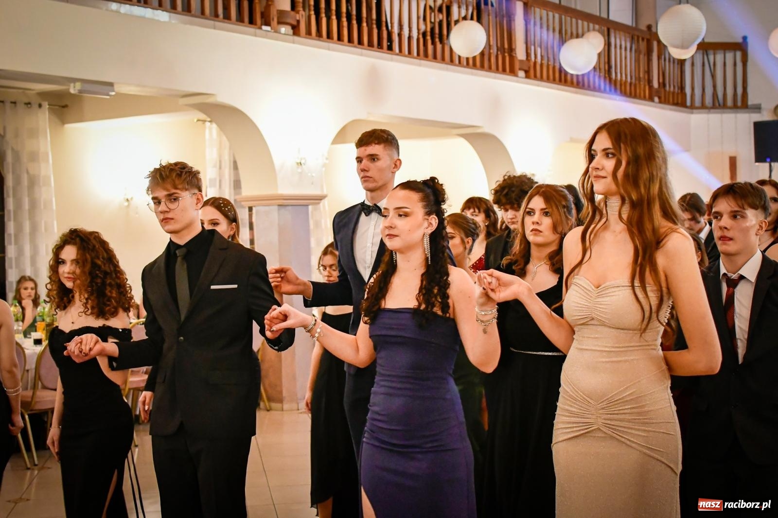 Zdjęcie w galerii na portalu naszraciborz.pl: Wielki bal studniówkowy ZSO nr 1 - I LO i Liceum Sztuk Plastycznych [FOTO i WIDEO] wiadomości z regionu