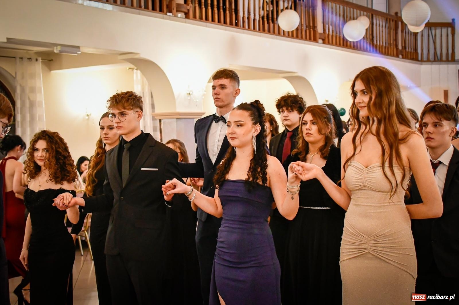 Zdjęcie w galerii na portalu naszraciborz.pl: Wielki bal studniówkowy ZSO nr 1 - I LO i Liceum Sztuk Plastycznych [FOTO i WIDEO] wiadomości z regionu