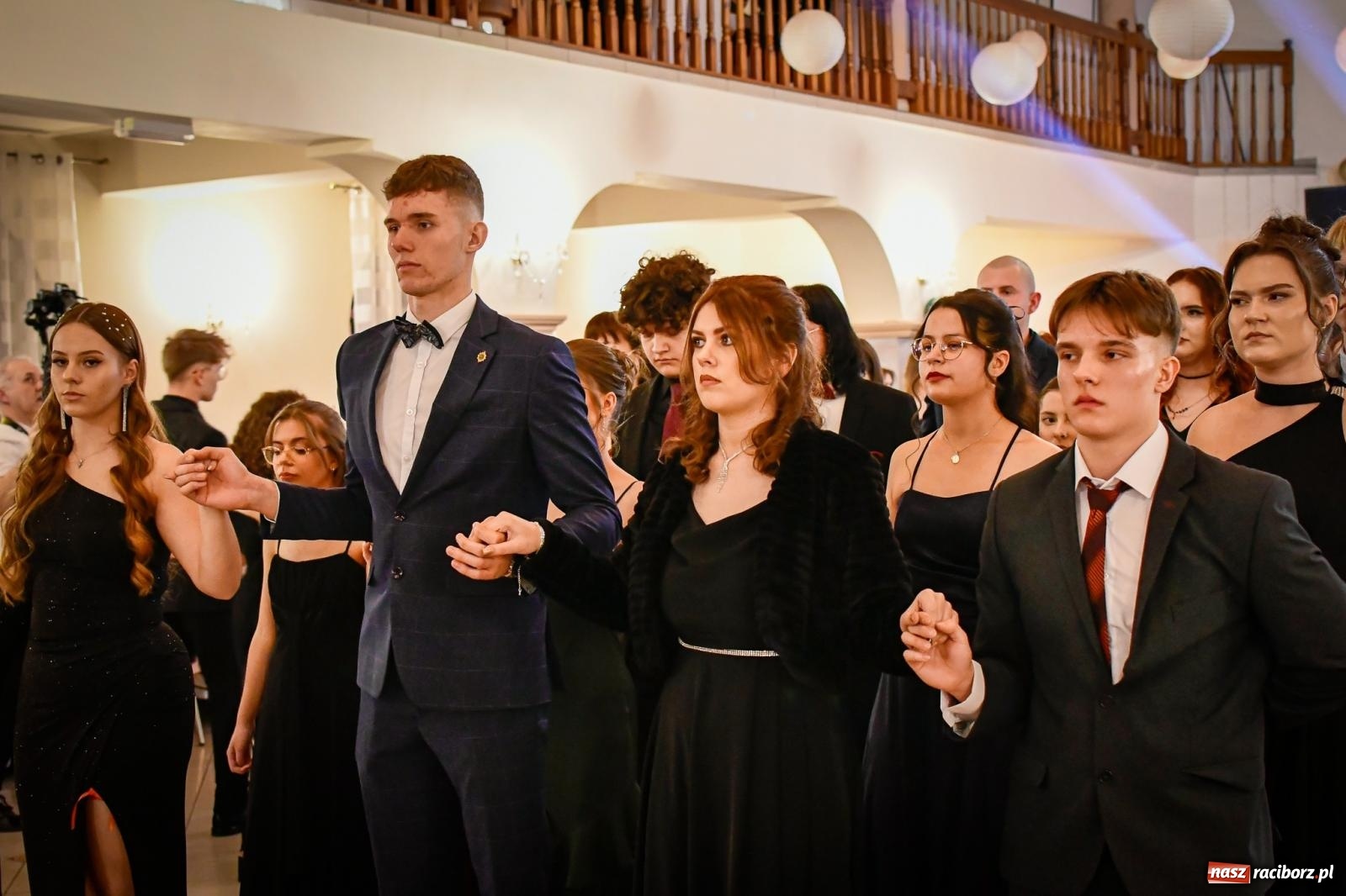 Zdjęcie w galerii na portalu naszraciborz.pl: Wielki bal studniówkowy ZSO nr 1 - I LO i Liceum Sztuk Plastycznych [FOTO i WIDEO] wiadomości z regionu