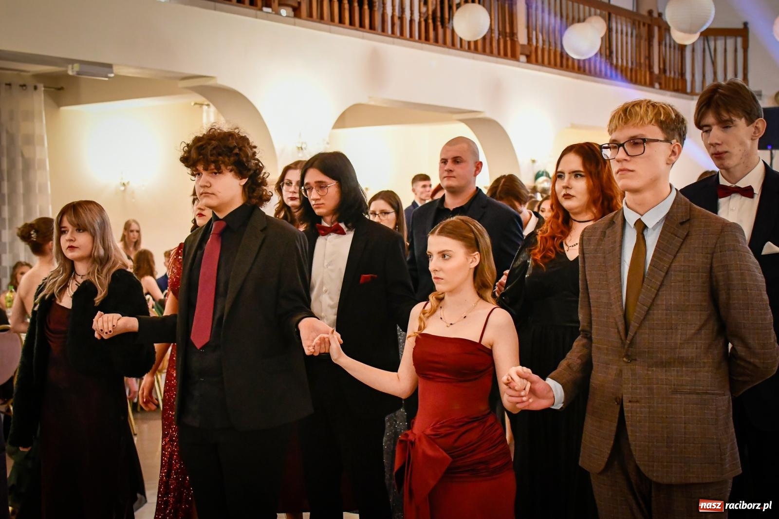 Zdjęcie w galerii na portalu naszraciborz.pl: Wielki bal studniówkowy ZSO nr 1 - I LO i Liceum Sztuk Plastycznych [FOTO i WIDEO] wiadomości z regionu