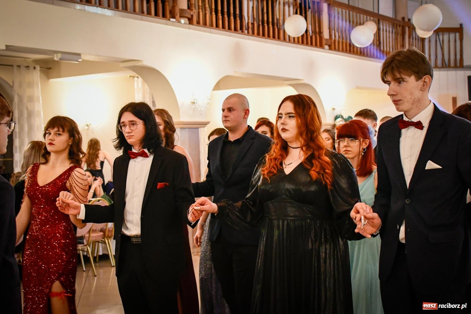 Zdjęcie w galerii na portalu naszraciborz.pl: Wielki bal studniówkowy ZSO nr 1 - I LO i Liceum Sztuk Plastycznych [FOTO i WIDEO] wiadomości z regionu