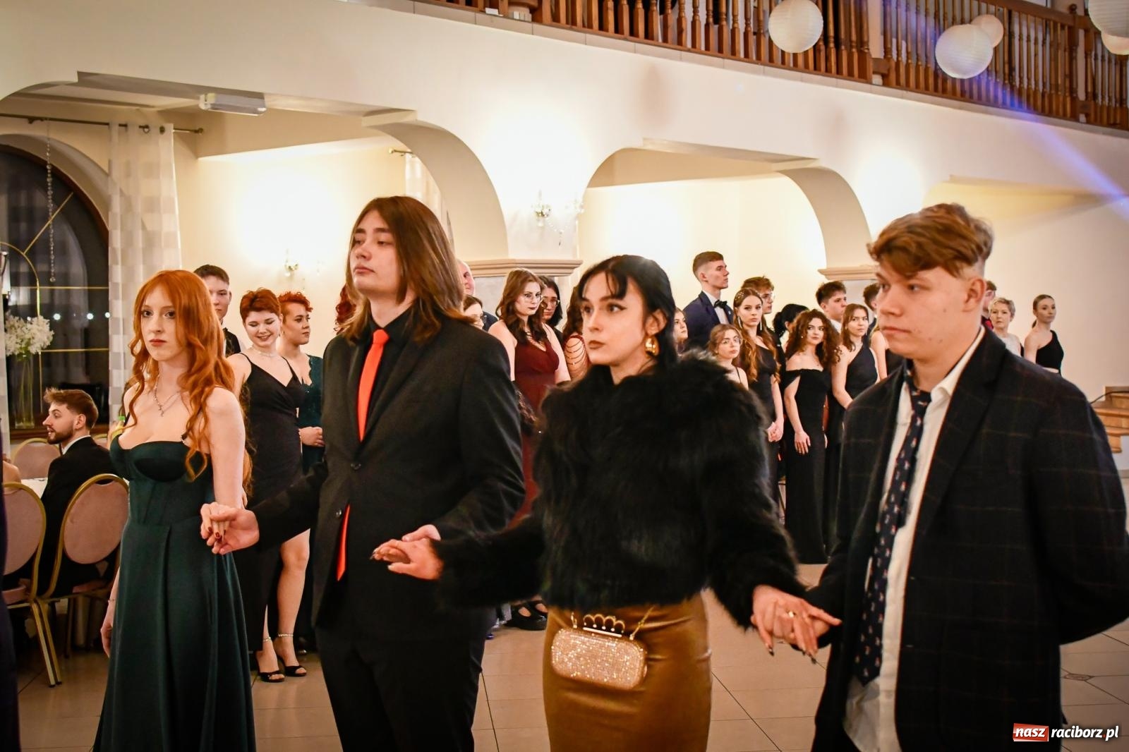 Zdjęcie w galerii na portalu naszraciborz.pl: Wielki bal studniówkowy ZSO nr 1 - I LO i Liceum Sztuk Plastycznych [FOTO i WIDEO] wiadomości z regionu