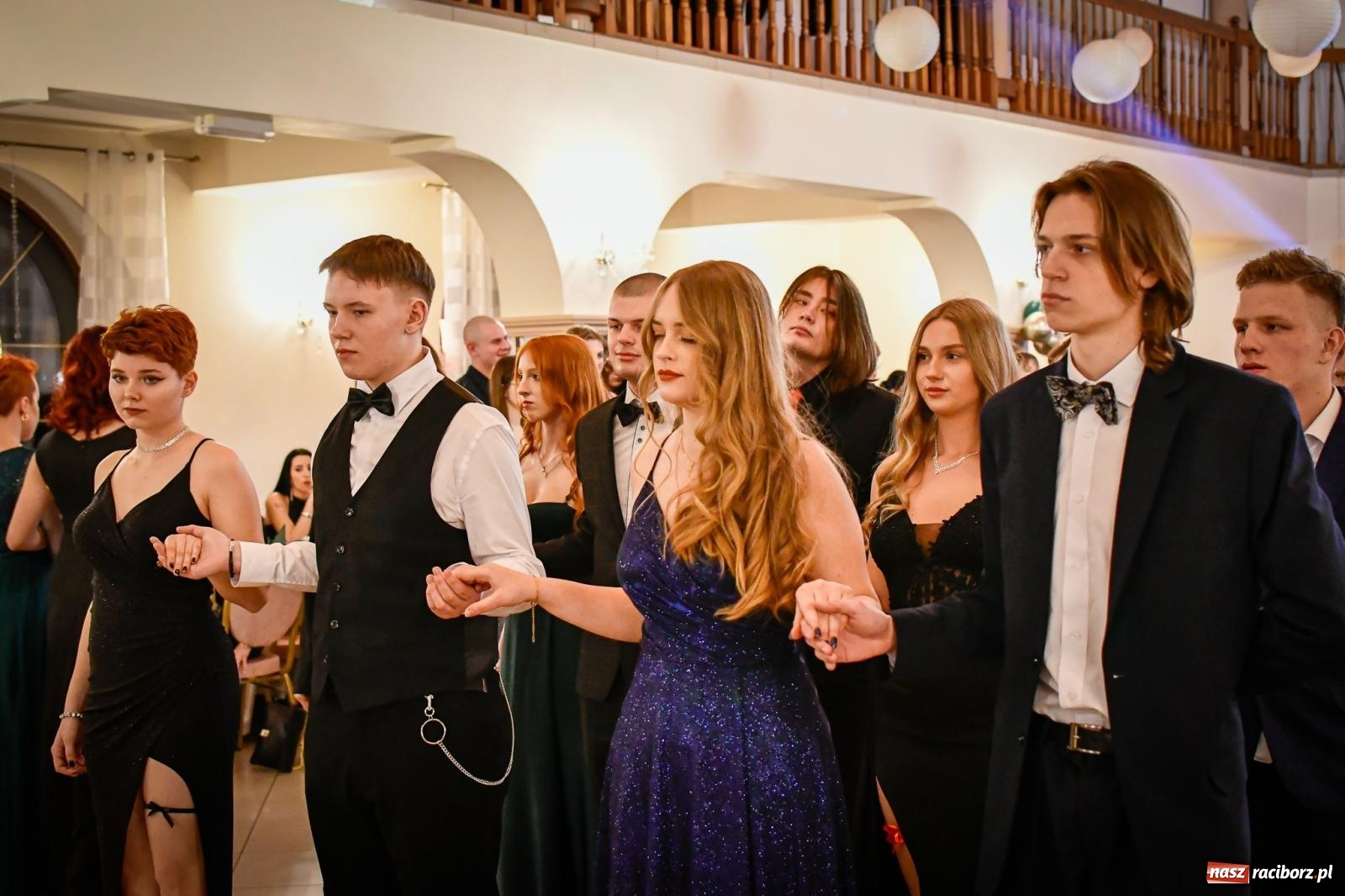 Zdjęcie w galerii na portalu naszraciborz.pl: Wielki bal studniówkowy ZSO nr 1 - I LO i Liceum Sztuk Plastycznych [FOTO i WIDEO] wiadomości z regionu