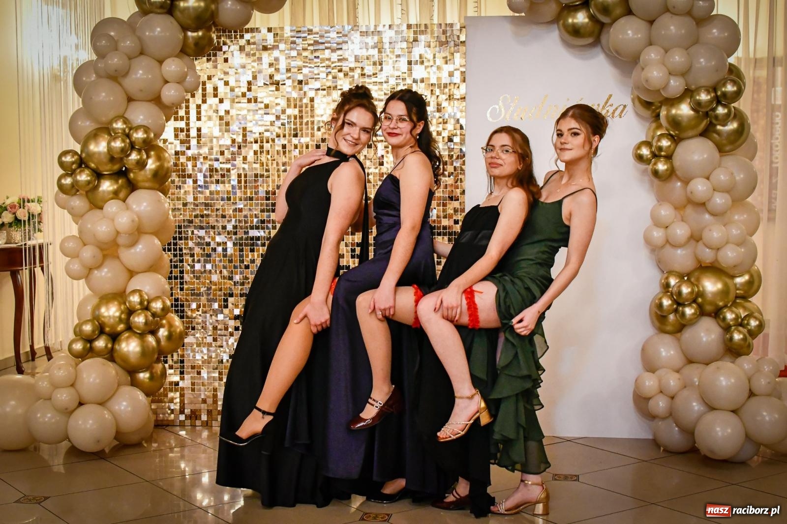 Zdjęcie w galerii na portalu naszraciborz.pl: Wielki bal studniówkowy ZSO nr 1 - I LO i Liceum Sztuk Plastycznych [FOTO i WIDEO] wiadomości z regionu