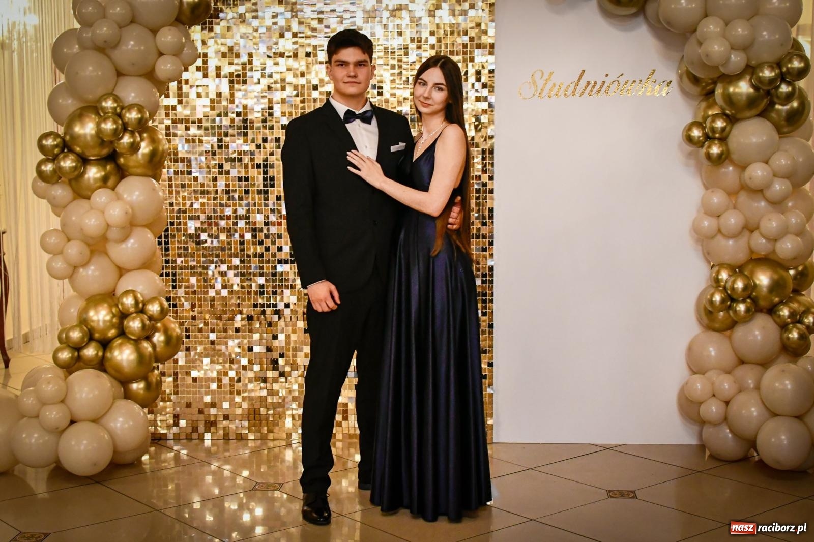 Zdjęcie w galerii na portalu naszraciborz.pl: Wielki bal studniówkowy ZSO nr 1 - I LO i Liceum Sztuk Plastycznych [FOTO i WIDEO] wiadomości z regionu