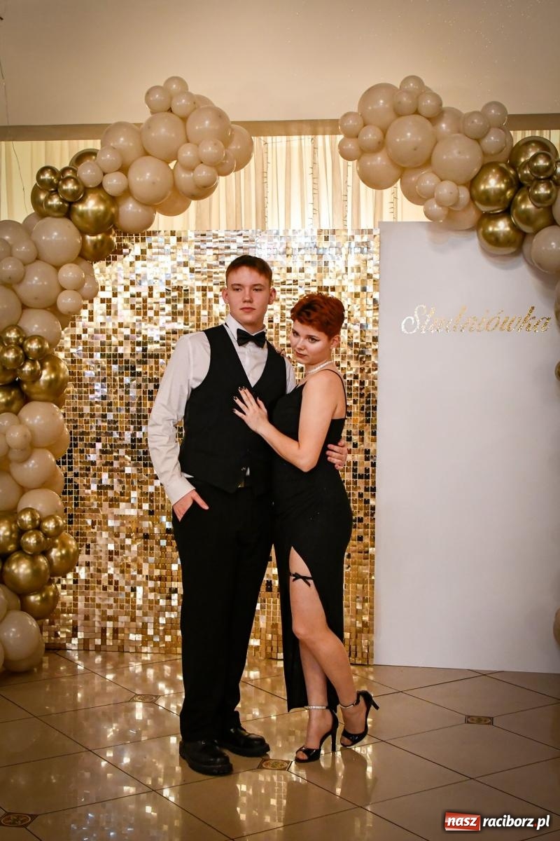 Zdjęcie w galerii na portalu naszraciborz.pl: Wielki bal studniówkowy ZSO nr 1 - I LO i Liceum Sztuk Plastycznych [FOTO i WIDEO] wiadomości z regionu
