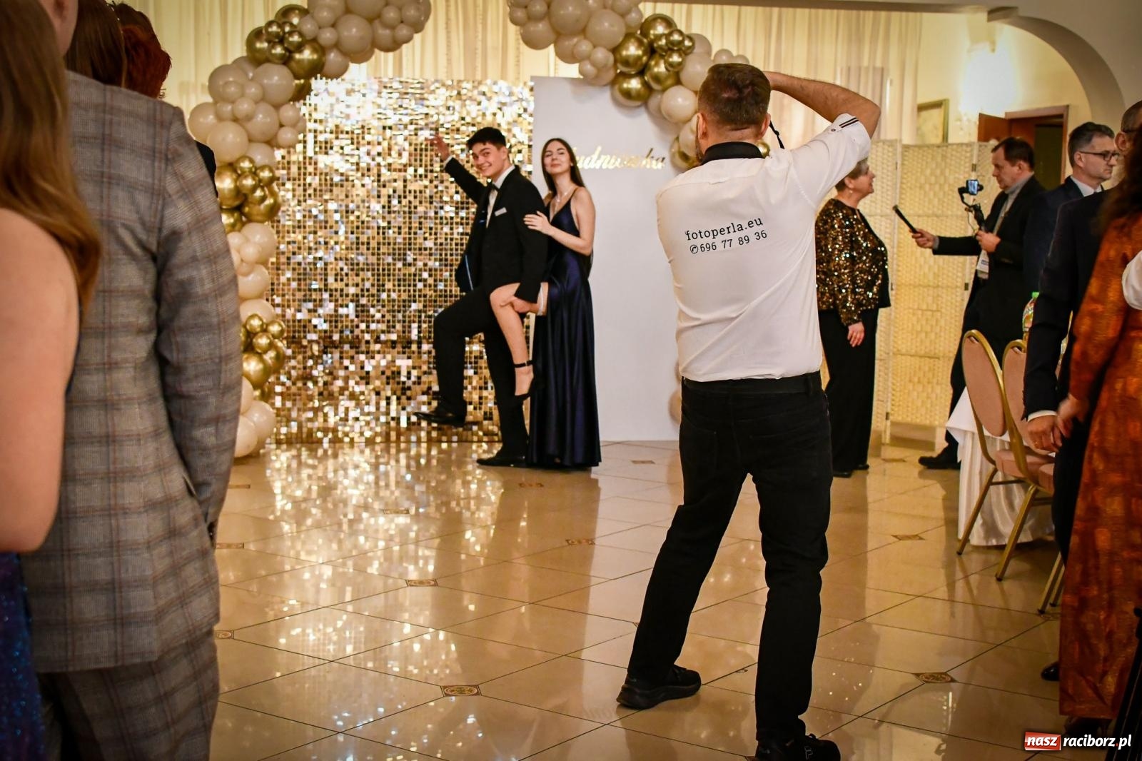 Zdjęcie w galerii na portalu naszraciborz.pl: Wielki bal studniówkowy ZSO nr 1 - I LO i Liceum Sztuk Plastycznych [FOTO i WIDEO] wiadomości z regionu